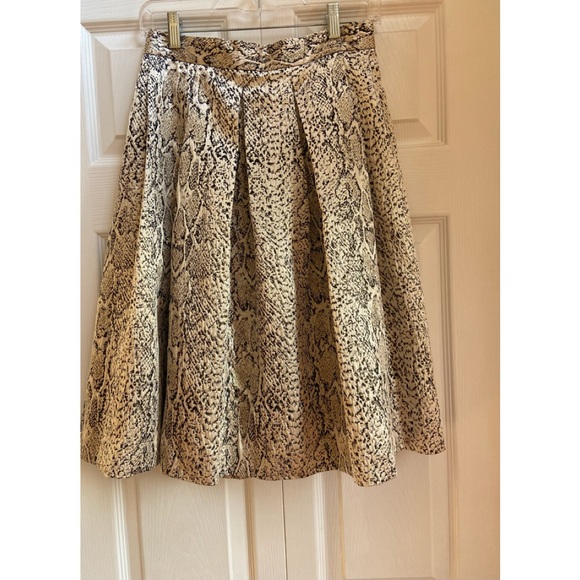 Tahari Dresses & Skirts - 🎁5/50 Tahari Pleated Skirt